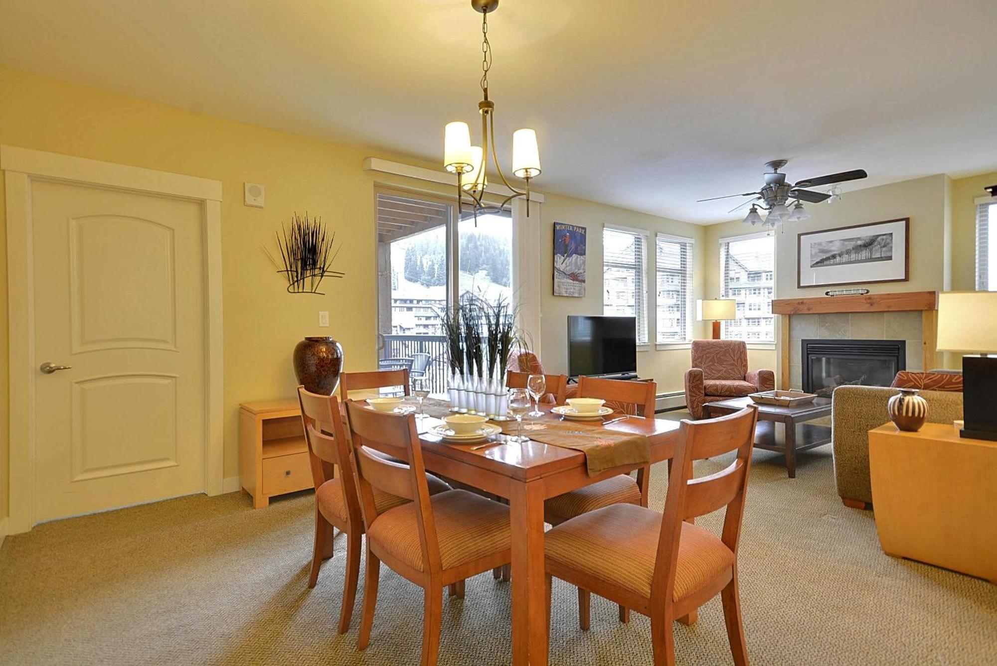 Ski-Out Luxury Condo: Mountain Views & Hot Tub Retreat Winter Park Room photo