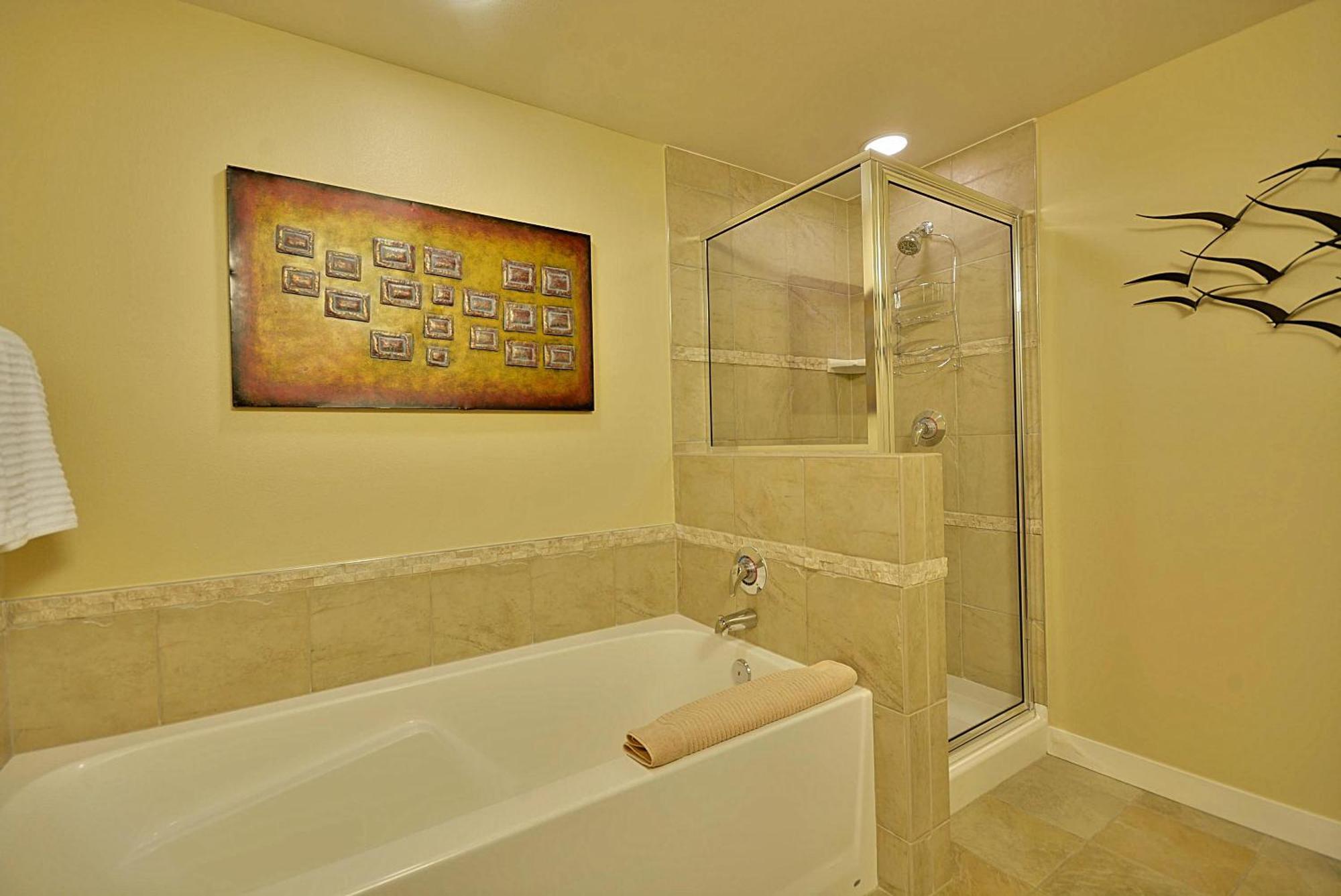 Ski-Out Luxury Condo: Mountain Views & Hot Tub Retreat Winter Park Room photo