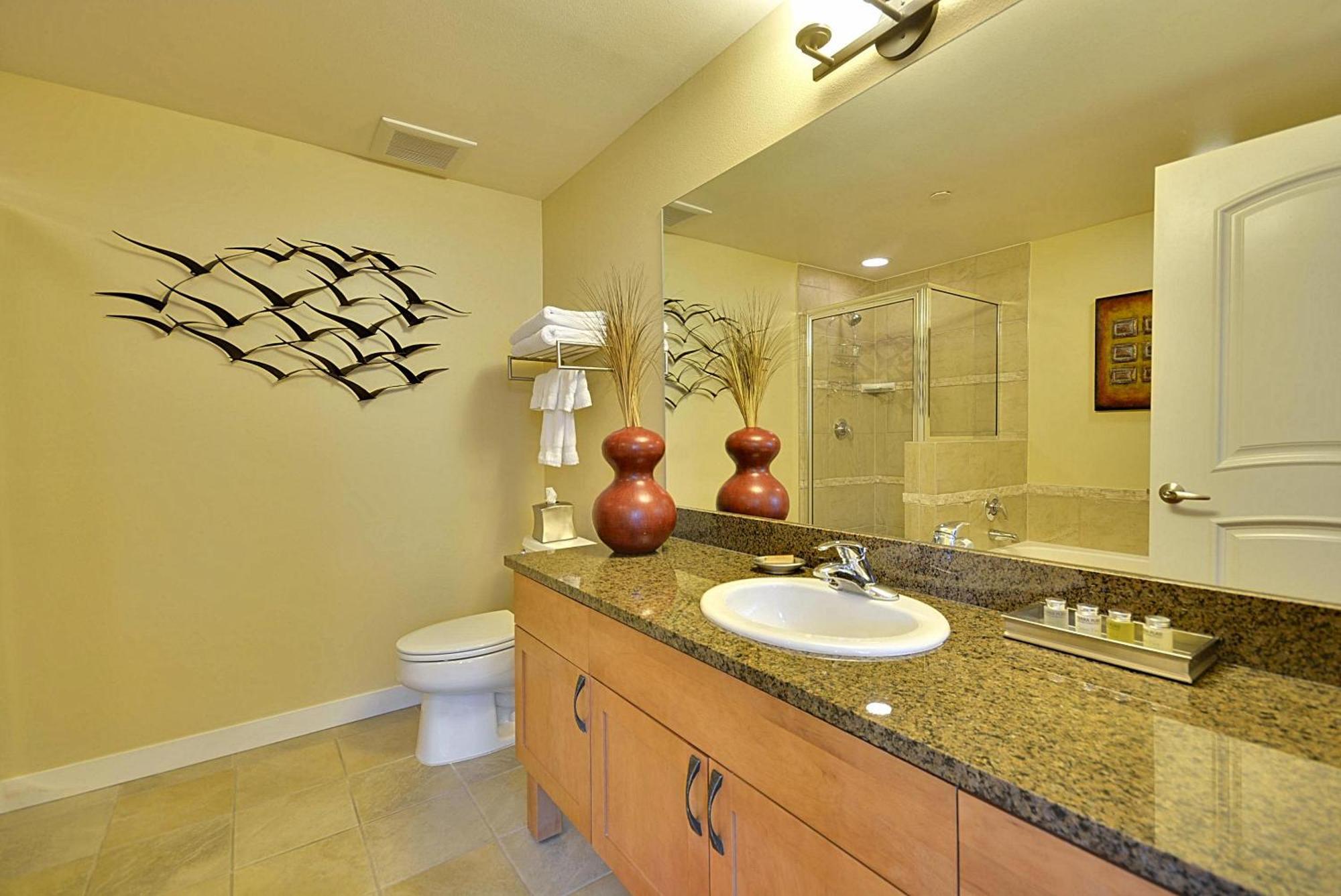 Ski-Out Luxury Condo: Mountain Views & Hot Tub Retreat Winter Park Room photo