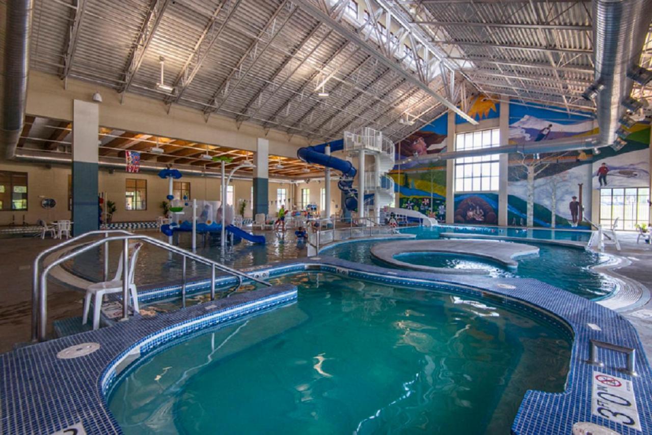 Ski-Out Luxury Condo: Mountain Views & Hot Tub Retreat Winter Park Exterior photo